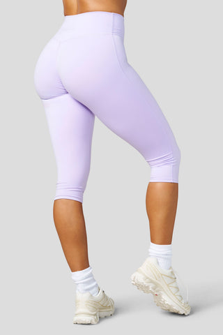 W2316 - Elevate Capri Leggings
