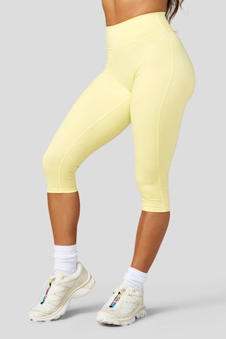 W2316 - Elevate Capri Leggings
