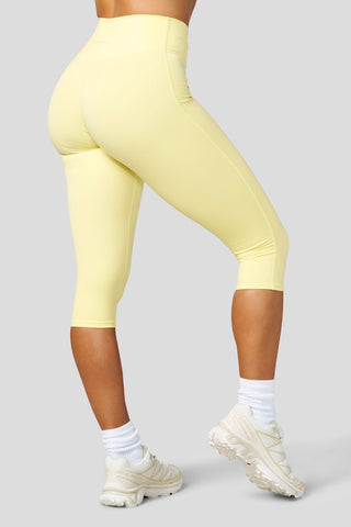 W2316 - Elevate Capri Leggings