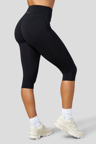 W2316 - Elevate Capri Leggings