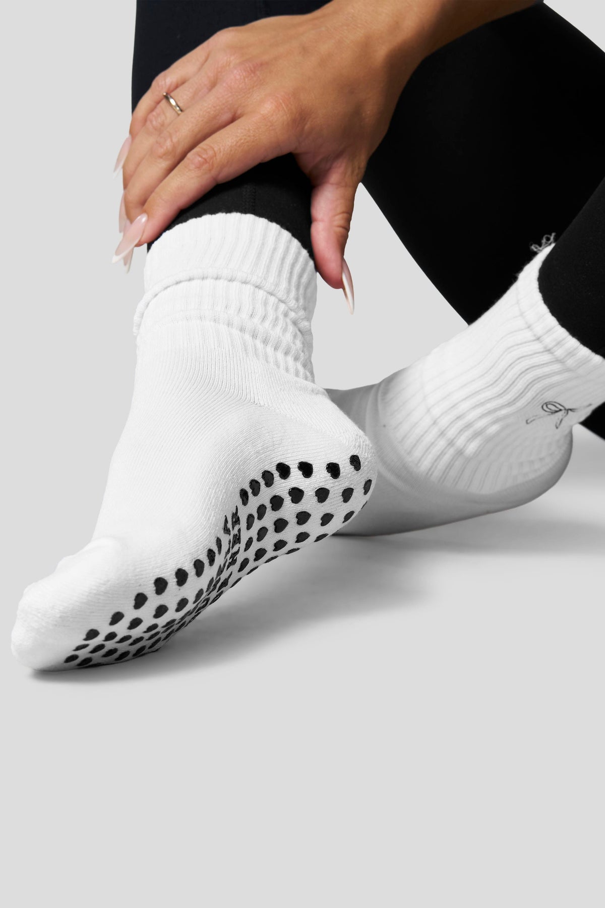 W6117 - Grip Socks